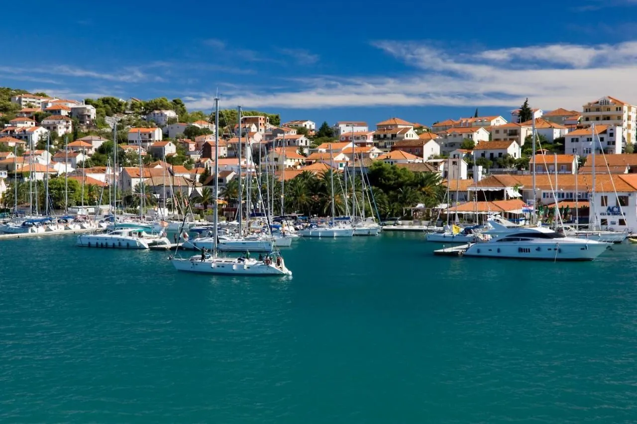 Apartment In Okrug Gornji With Seaview, Terrace, Air Condition, Wifi Trogir 0*,  Croacia